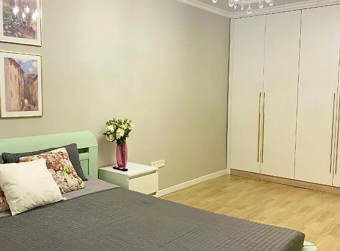 3 Rooms, Green Apartment