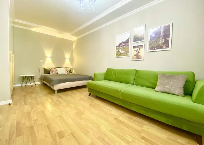 3 Rooms, Green Apartment