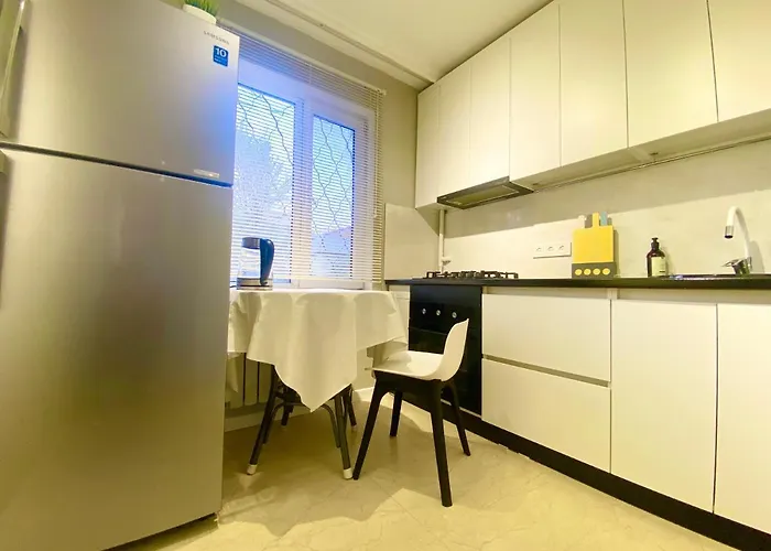 3 Rooms, Green Apartment